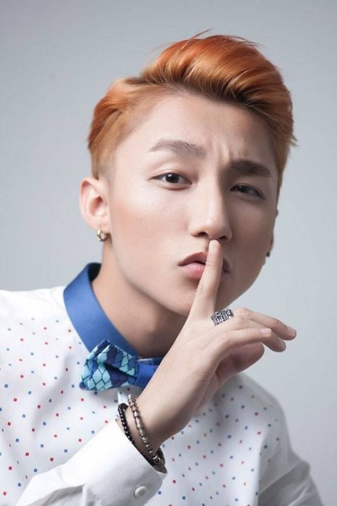 Toc pompadour vuốt ngược lịch lãm.