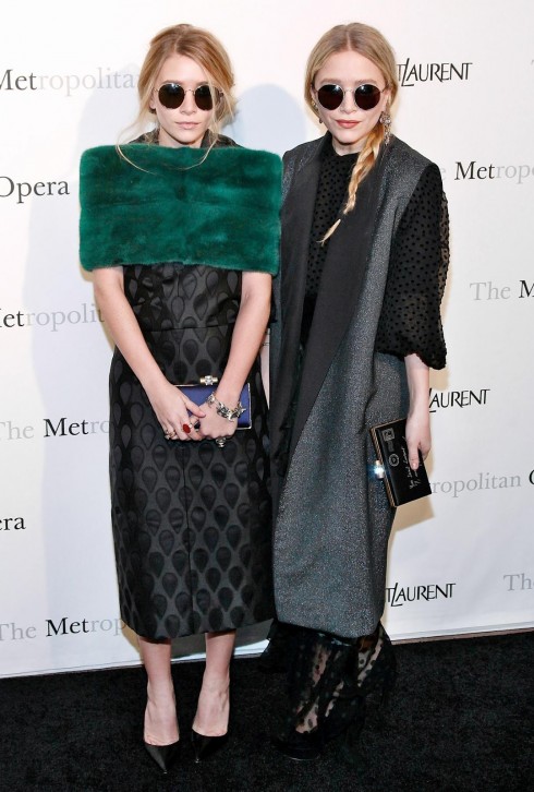 Chị em nhà Mary-Kate Olsen trở thành biểu tượng khi xuất hiện trên truyền hình với đôi kính mát thời trang gọng tròn mang đậm âm hưởng thời trang thập niên 1960, 1970