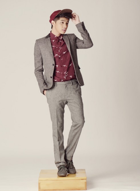 Các item đơn giản được anh phối hợp hài hòa và thời trang.