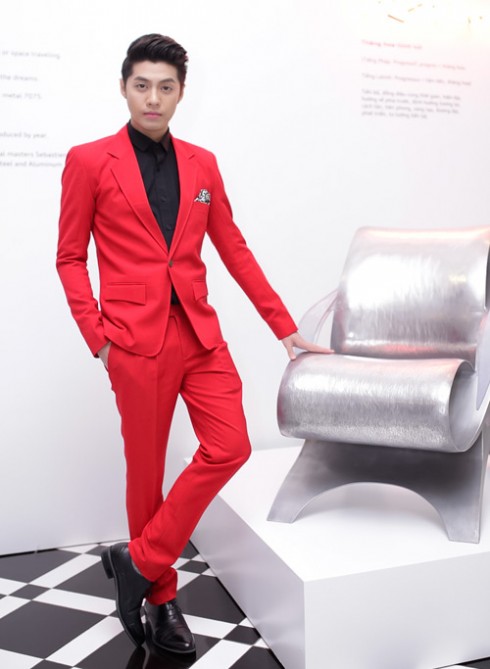 Màu đỏ tạo hiệu ứng thị giác rất tốt nhưng không phải sao nam nào cũng phù hợp với màu này. 