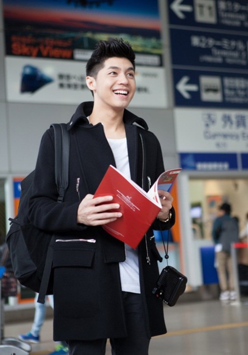 Anh sở hữ nhiều loại trench coat khác nhau.