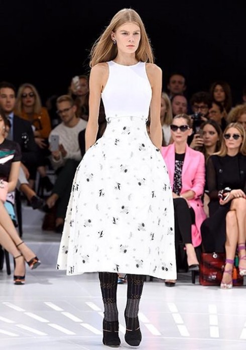 Mẫu thiết kế trong BST Xuân-Hè 2015 của Dior trên Runway