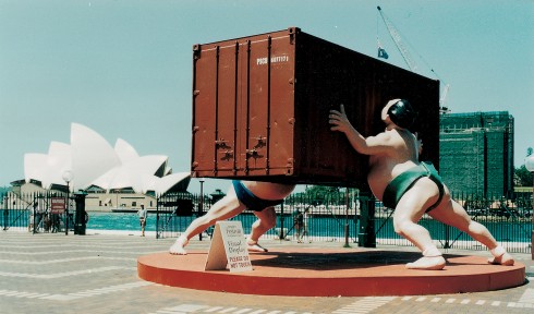 Một tác phẩm public art "It takes two" ở Sydney