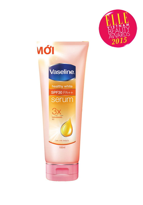 <strong>10. TINH CHẤT DƯỠNG THỂ  VASELINE SERUM SPF30</strong> <br><br> Tinh chất dưỡng thể  Vaseline serum SPF 30 mới,  giúp dưỡng trắng và chống  nắng gấp 30 lần nhờ vào SPF  30 bảo vệ da khỏi tác hại của  tia UVB 96% (tác nhân làm  da bị cháy nắng), PA++ tăng  cường bảo vệ da khỏi tác hại  của tia UVA (tác nhân làm  da sạm đen, không đều màu  và thâm nám), Vitamin B3  giúp dưỡng trắng da. Giá:  121.000 VNĐ/80ml