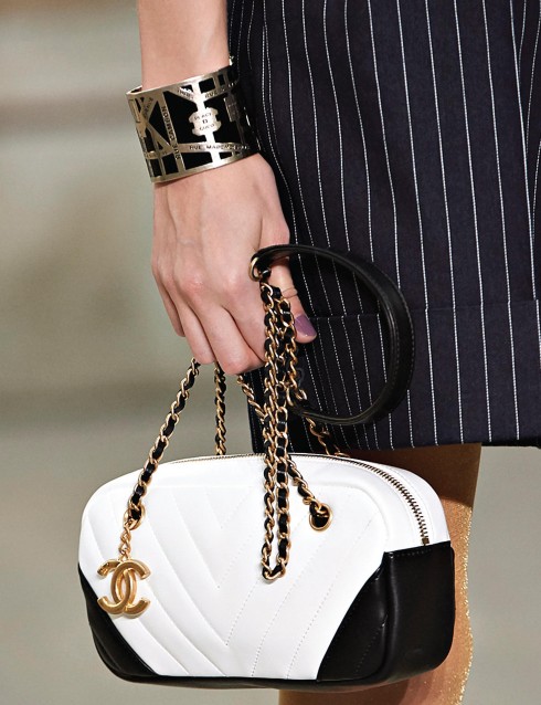 Vòng tay và túi xách trong BST Xuân - Hè 2015 của Chanel