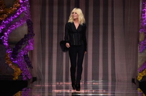 Donatella-Versace-BST-Atelier-thuong-hieu-Versace-elle-vn