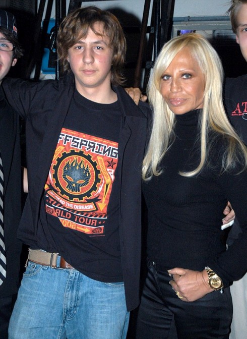 Donatella Versace cùng con trai năm 2005