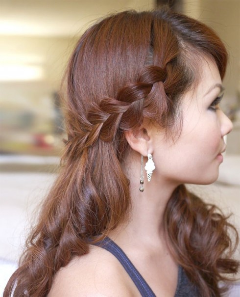 Kiểu tết tóc một bên