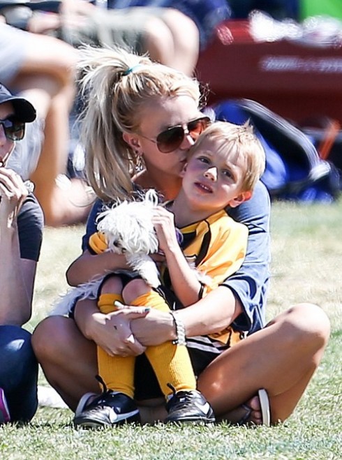 Britney Spears is a Sporty Mom