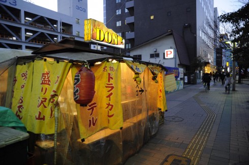 du lich nhat ban duong pho fukuoka