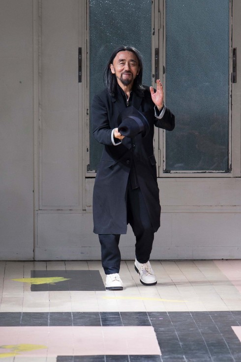 Yohji Yamamoto trong đêm diễn thời trang nam Xuân-Hè 2016 của mình