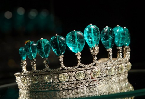 Dang cap cua Emerald and Diamond Tiara