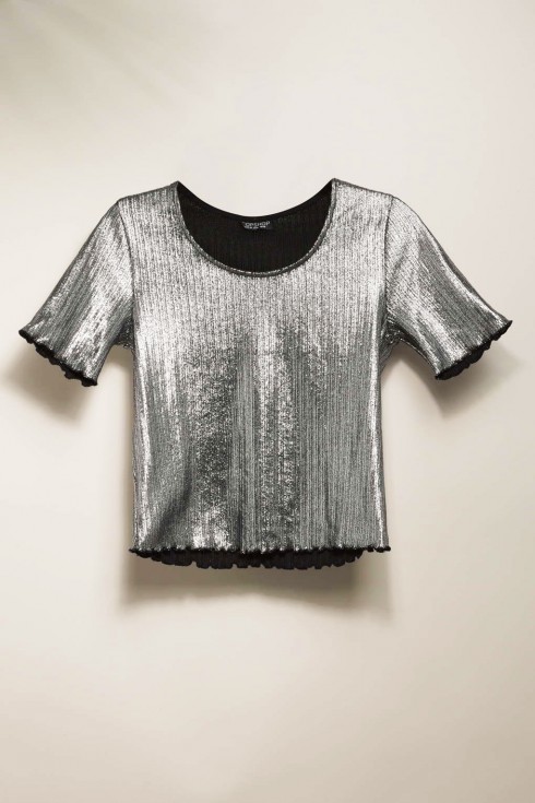 mac-dep-voi-xu-huong-metallic-Metallic-Frill-Tee-Topshop