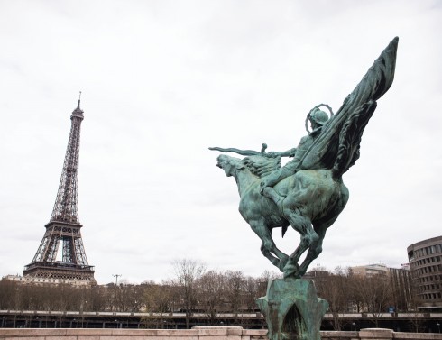 Paris như một thỏi nam châm, vẫn ngày ngày thu hút bao thế hệ làm nghệ thuật cùng tụ hội về đây.