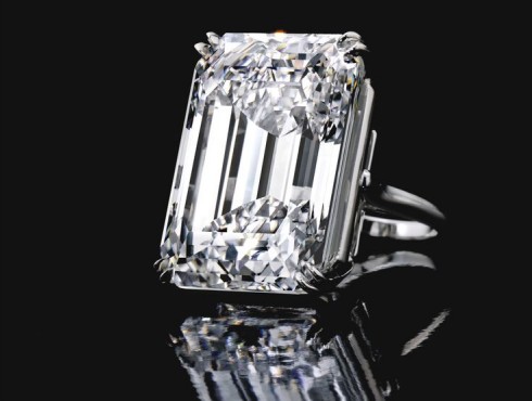 nhan kim cuong dep nhat the gioi Ultimate Emerald-Cut Diamond