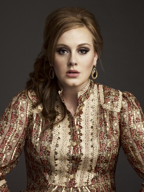 Chân dung của Adele hiện tại, sau khi cô làm mẹ. 