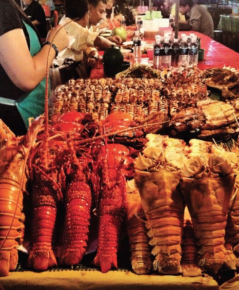 Chợ ẩm thực đêm tại Kota Kinabalu cho bạn những món ăn với nguyên liệu tươi ngon và giá cả hợp lý.