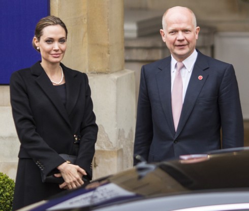 Angelina Jolie và người bạn thân đồng thời là động sự lâu năm, Cựu Ngoại Trưởng Anh - William Hague.