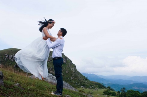 Chụp ảnh cưới trên Đồng Cao lộng gió
