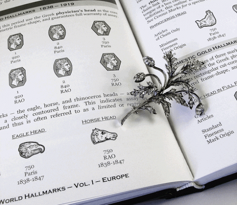 World Hallmarks là một cuốn sách hướng dẫn đầy đủ về hallmark được sử dụng trên toàn thế giới.