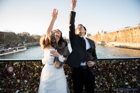 Pont des Arts, cây cầu tình yêu nổi tiếng của Lourve