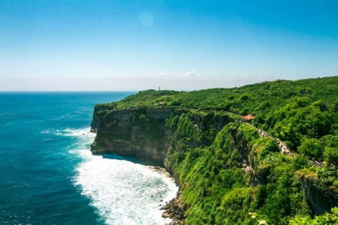 Vách đá dựng đứng trên biển ở khu Uluwatu