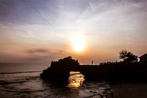 Cảnh hoàng hôn ở Tanah Lot (Ảnh: Ho Ny)
