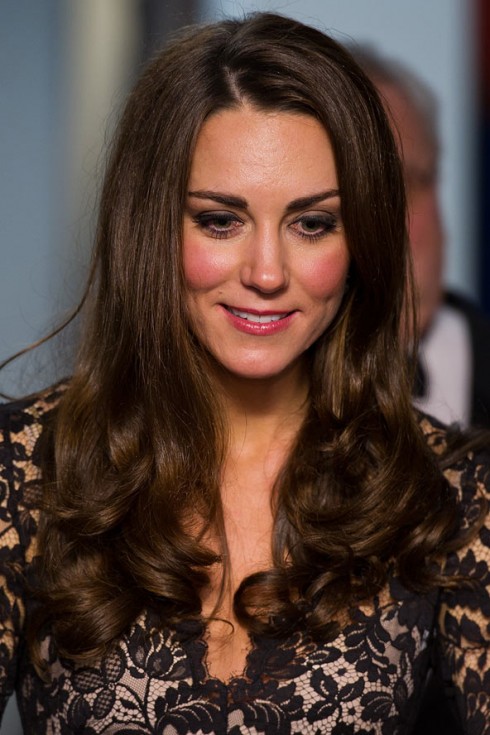 Kiểu tóc đẹp của công nương Kate Middleton - tóc xõa