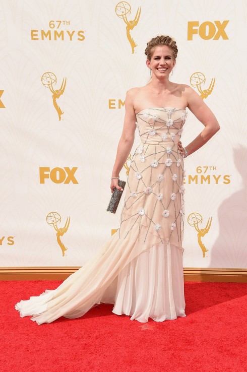 anna-chlumsky-emmys-red-carpet-2015