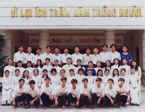 Các thành viên lớp 12A6 trường PTTH Bùi Thị Xuân, TP.HCM