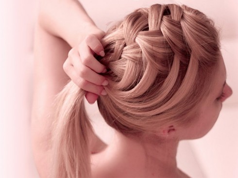 Hạn chế các dịch vu làm đẹp tóc cùng hóa chất sẽ giúp phục hồi tóc khỏe mượt hơn