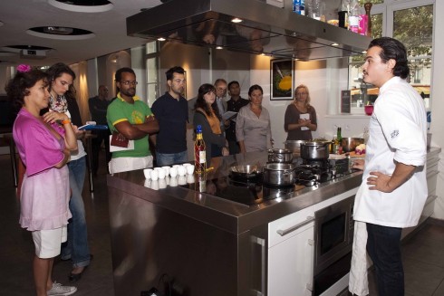 25 đầu bếp thuộc Hiệp hội sẽ hội tụ tại Hà Nội trong buổi trình diễn ẩm thực và truyền nghề cho học sinh trường Hoa Sữa