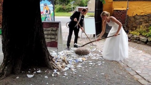 Cảnh tượng khá "kinh hoàng" trong một đám cưới ở Đức