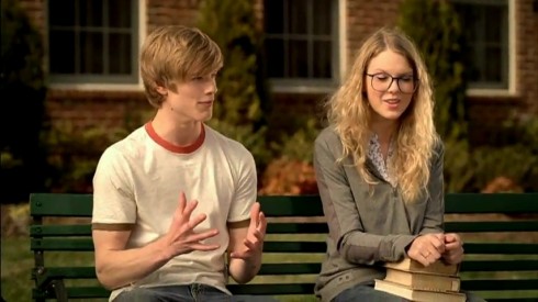 Lucas Till chỉ tìm hiểu Taylor Swift đúng 1 tháng để đủ hiểu anh không thể làm bạn trai của Taylor. 