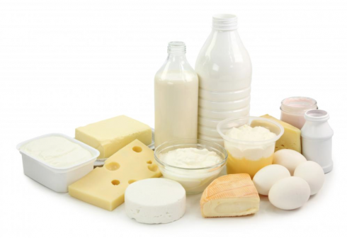 Những sản phẩm từ sữa như bơ, phô mai, sữa chua đều là những thực phẩm rất giàu canxi rất tốt cho cơ thể. 