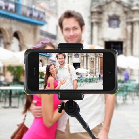 Tự chụp ảnh với gậy monopod cũng là một gợi ý không tồi cho những bức ảnh selfie đẹp