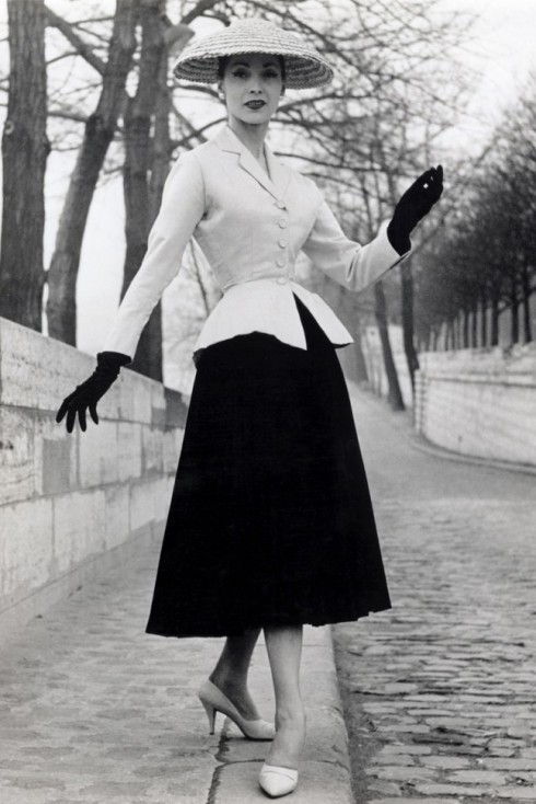 "New Look" năm 1947 của Christian Dior.