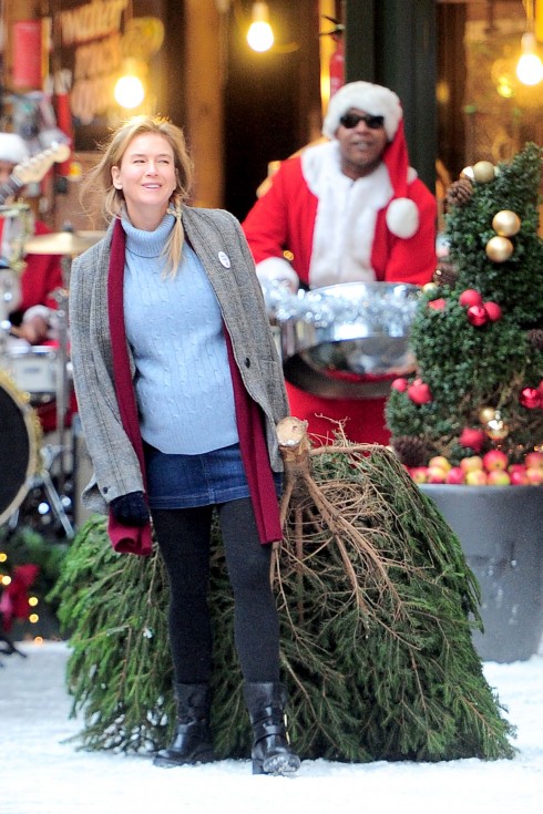 Renée Zellweger gets ready for the Christmas season on the set of Bridget Jones **USA ONLY**