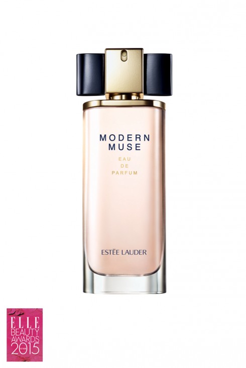 <strong>1. ESTÉE LAUDER MODERN MUSE</strong><br/>Modern Muse chính là tuyên ngôn cá tính bằng hương thơm của những nàng thơ đương đại. Hãy để sự mong manh của hương hoa và mãnh liệt của hương gỗ gợi nên sự hòa trộn độc đáo về tính cách của bạn. Bạn sẽ bị quyến rũ bởi sự nữ tính, dịu dàng từ hương hoa nhài Sambac, hoa kim ngân, thoảng hương cam quýt tươi mát, bị chinh phục bởi hương ấm áp của thảo mộc Patchouli, vani vùng Madagascar và gỗ hổ phách cùng xạ hương.