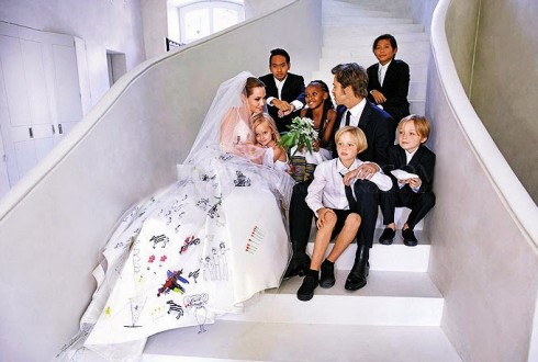 Ảnh cưới của Angelina Jolie và Brad Pitt cùng với những thiên thần nhỏ của gia đình hạnh phúc