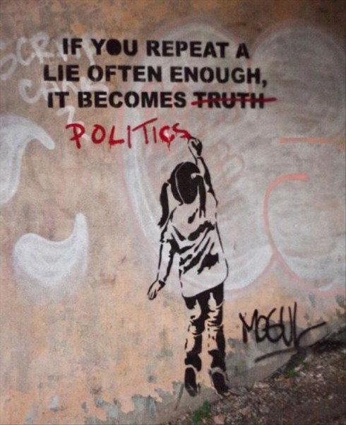 Một bức ảnh châm biếm về chính trị, dòng chữ trên có ý nghĩ rằng: "Nếu bạn nhắc đi nhặc lại một lời nói dối đủ nhiều lần, thì nó sẽ trở thành chính trị"