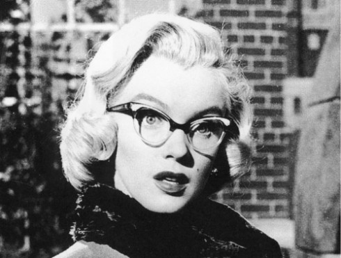 Nhiều biểu tượng nhan sắc của Hollywood ưa chuộng loại kính này. Điển hình là Marilyn Monroe.