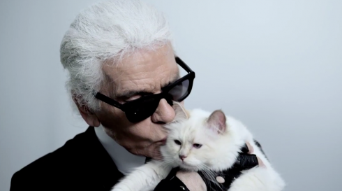 Karl-Lagerfeld-Choupette-Embrace