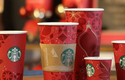 Cứ mỗi năm vào dịp Giáng Sinh, Starbucks lại cho ra mắt những mẫu thiết kế ky đẹp mắt của mình