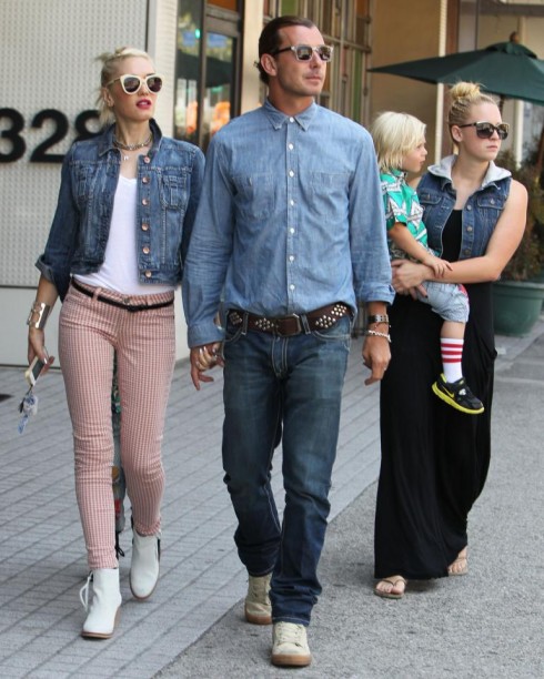 Gwen Stefani (trái) và Gavin Rossdale khi còn là vợ chồng, cùng với người trông trẻ Mindy Mann (phải), người được cho là nguyên nhân của cuộc ly dị