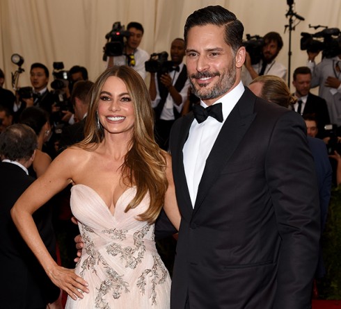 Joe Manganiello và Sofia Vergara là một trong những cặp đẹp đôi nhất của. Họ bắt đầu hẹn hò từ tháng 6 năm ngoái và ngày 22/11 vừa qua họ đã tổ chức một lễ cưới vui vẻ và không kém phần lãng mạn