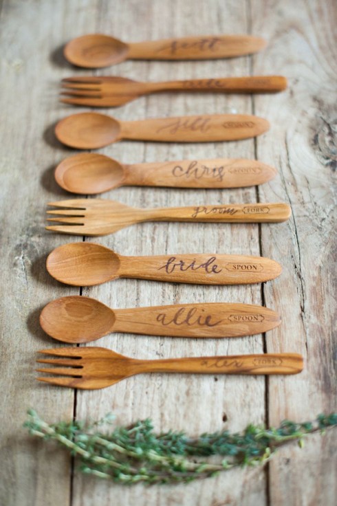 Những chiếc thìa nĩa làm bằng gỗ - chất liệu chủ đạo gần gũi với thiên nhiên. 