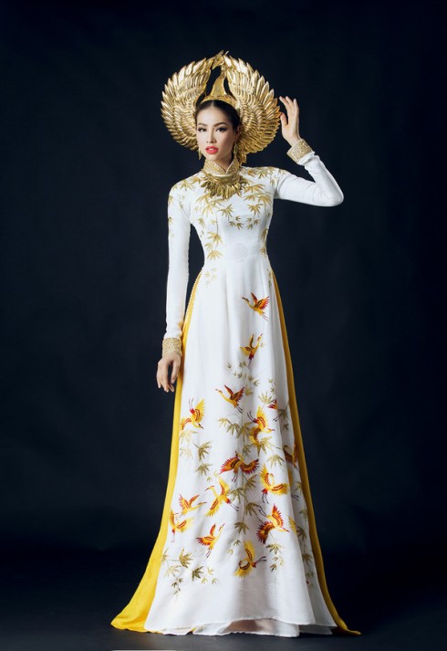 Xuýt xoa trước quốc phục mạ vàng của Phạm Hương tại Hoa hậu Hoàn vũ 2015