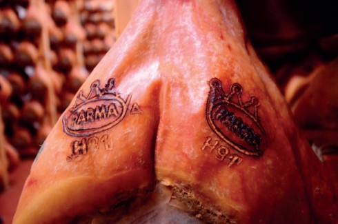 Thịt được đóng dấu xác nhận là đặc sản của Parma.