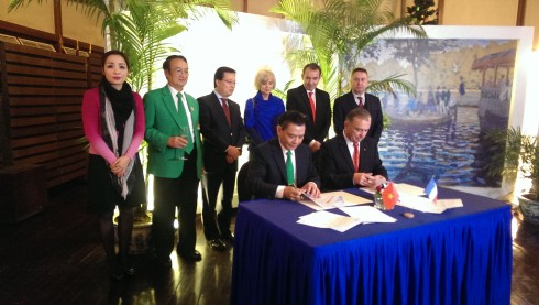 Lễ ký kết biên bản ghi nhớ là kết quả của những cam kết về chính sách môi trường của chính phủ Việt Nam, sự mong muốn của tập đoàn “taxi xanh” Mai Linh, và nhà nhập khẩu thương hiệu xe Renault – hãng sản xuất xe điện hàng đầu thế giới. 